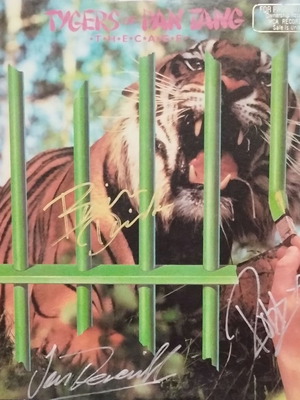 Tygers Of Pan Tang The Cage LP used, signed metal album