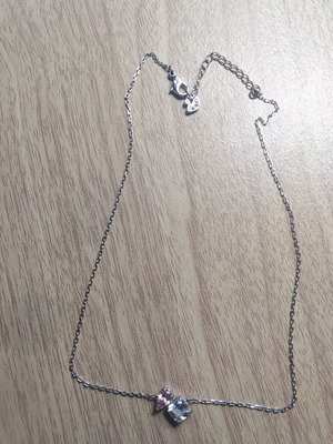 Swarovski necklace like new, silver