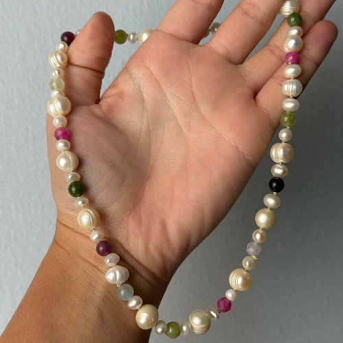 Pearl necklace with nephrite like new, silver925 clasp multicolor