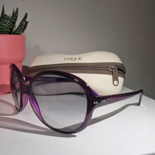 Vogue sunglasses purple vintage like new with case