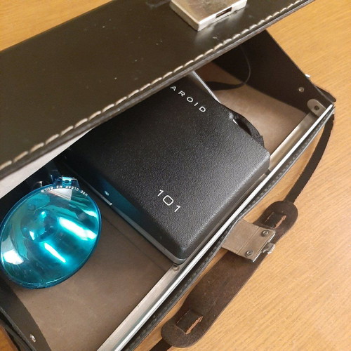 Collectible fully functional POLAROID 101 LAND CAMERA 1967 - With Flash and Carrying Case