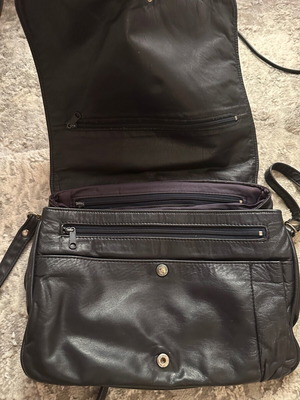 Vintage Fiocchi Italy black leather messenger bag like new