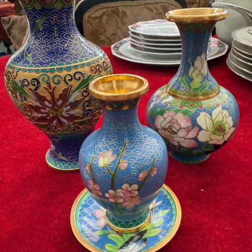 Cloisonné set like new, three vases with plate