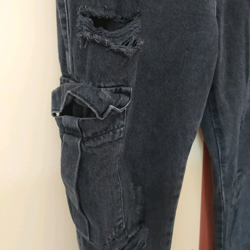 Cargo pants like new, black with rips and pockets, size S