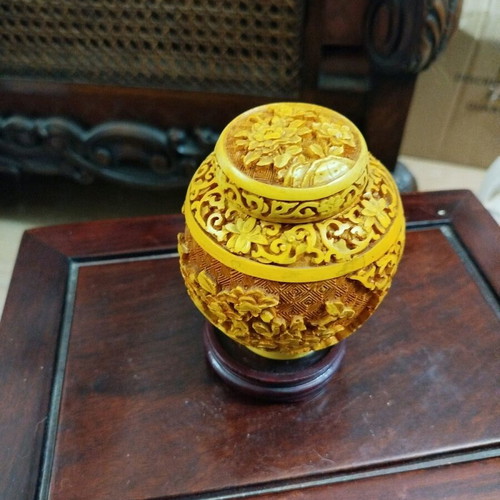 Asian container with lid like new, height 13cm
