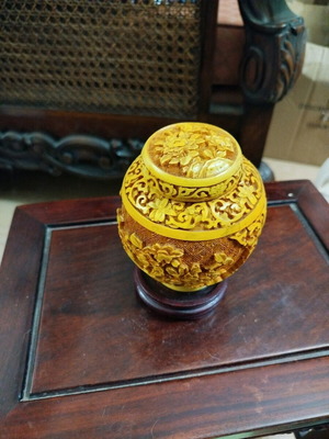 Asian container with lid like new, height 13cm