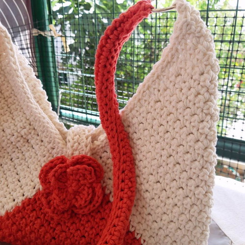 Sakura Bloom handmade knitted shoulder bag new, white and red