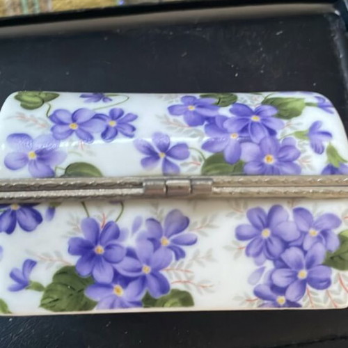 Porcelain box with violet flowers new