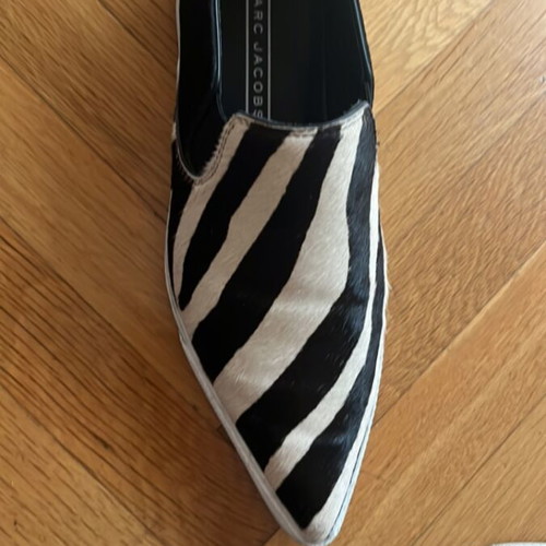 Marc Jacobs pointed pony skin flats like new, size 38, black and white