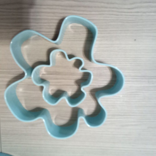 Cookie cutters set in case, new, 13 pieces with various shapes