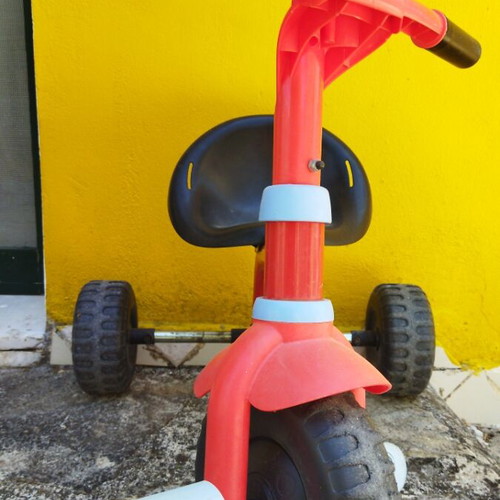 Smoby children's tricycle, red frame, black seat, blue pedals