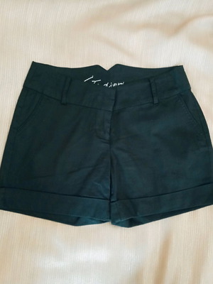 Stradivarius black shorts like new with cuffs and belt loops
