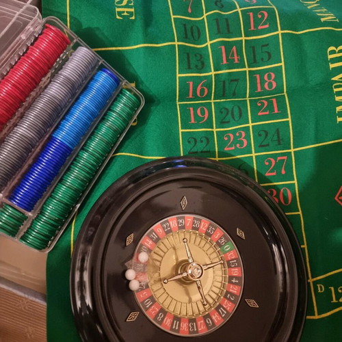 Vintage roulette like new, board game with chips and felt