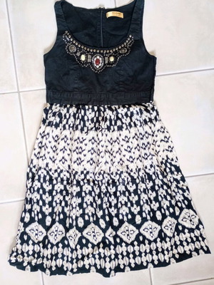 Twenty Ten dress size 8/S like new, black and beige