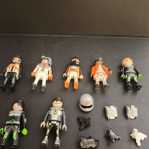 Playmobil Top Agents 8 pieces used with accessories and robot