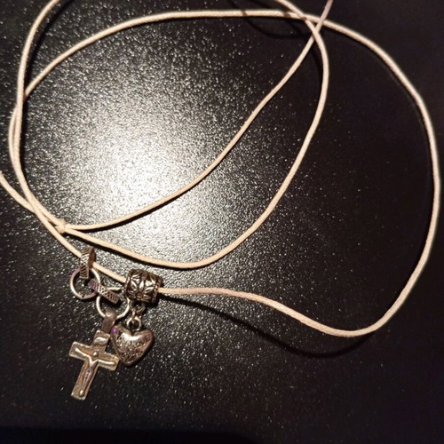 Necklaces in various designs, 7 pieces like new