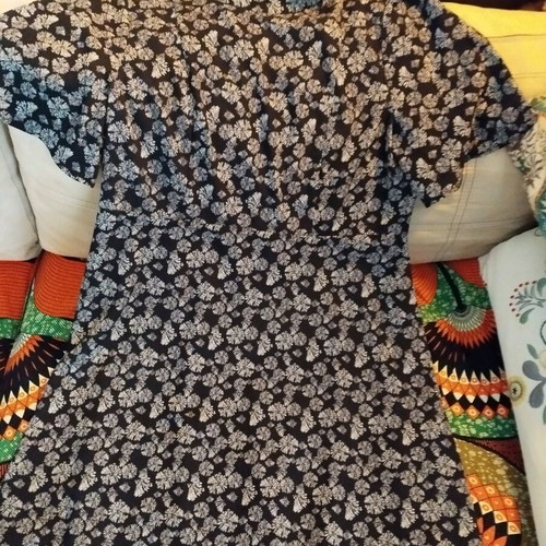 H&M floral dress with subtle back cut out like new