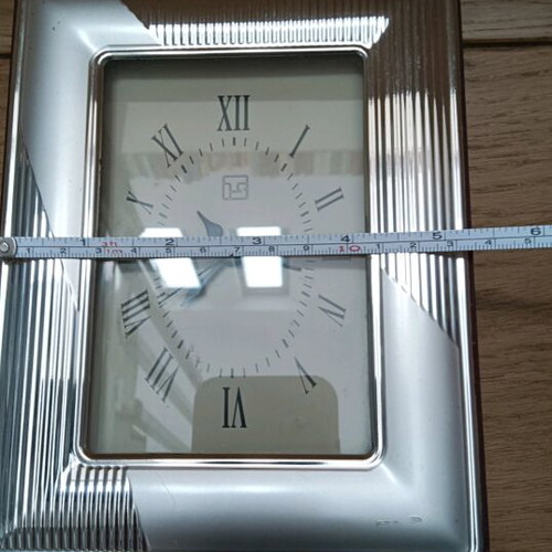 Table clock used with battery and silver frame
