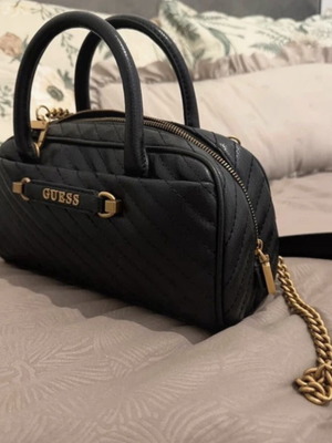 Guess handbag and crossbody like new, black