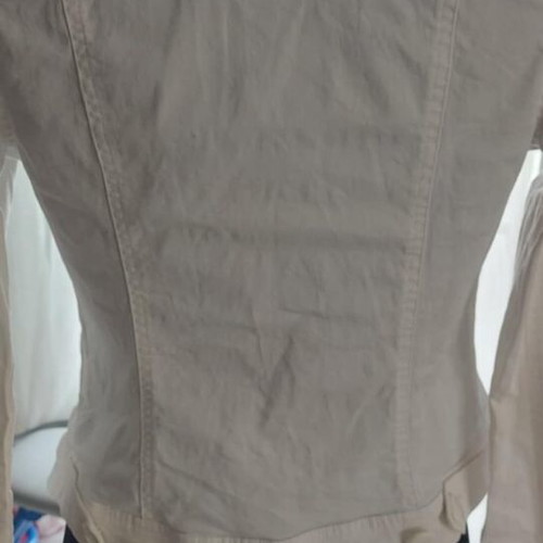 White denim jacket Lynne like new, size S-M with white pearls