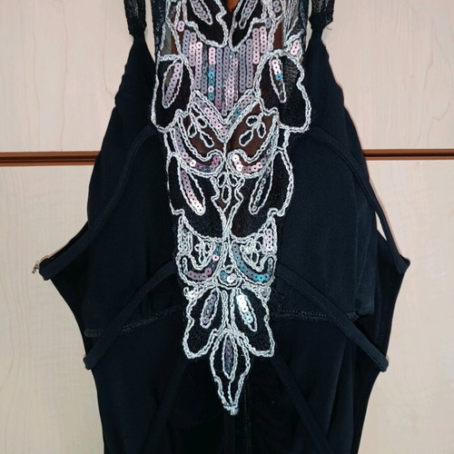 Mini dress like new with embroidery and beads on back, size S
