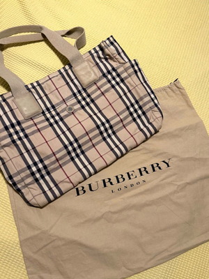 Burberry τσάντα tote μεταχειρισμένη