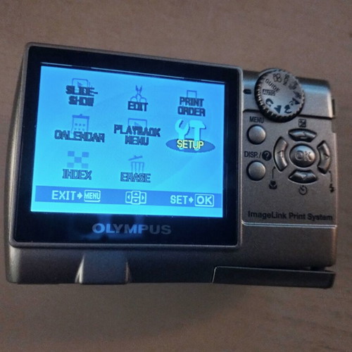 Olympus FE-140 vintage digicam 6.0 Megapixel used with case