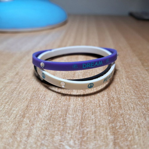 Rubber bracelets like new, set of 3, white and purple