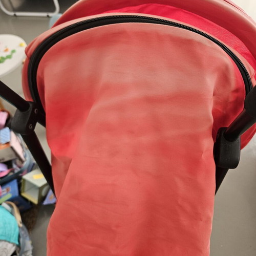 Giordanni stroller like new with slight canopy fading