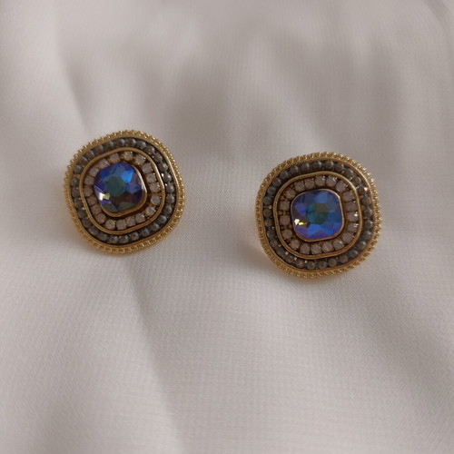 Vintage earrings with blue iridescent stone like new, gold tone
