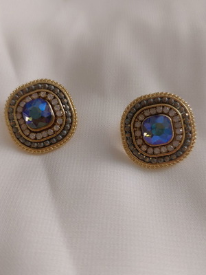 Vintage earrings with blue iridescent stone like new, gold tone