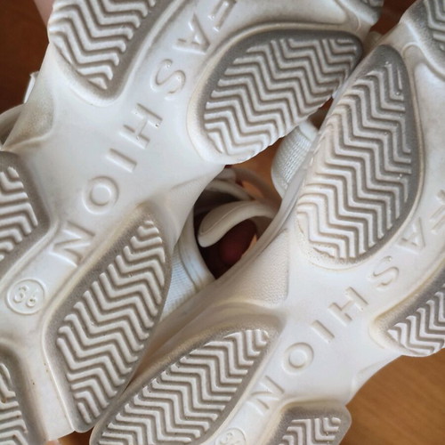 Chunky sandals size 36 like new, white with velcro