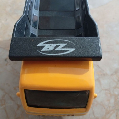 Maisto Fresh Metal Builder Zone dump truck