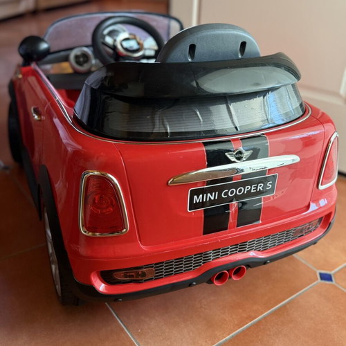 Mini Cooper electric ride-on car like new with remote control