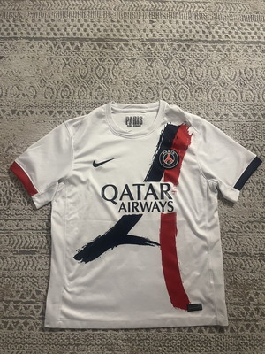 Φανέλα ποδοσφαίρου PSG Nike μέγεθος M ελαφρώς μεταχειρισμένη άσπρη