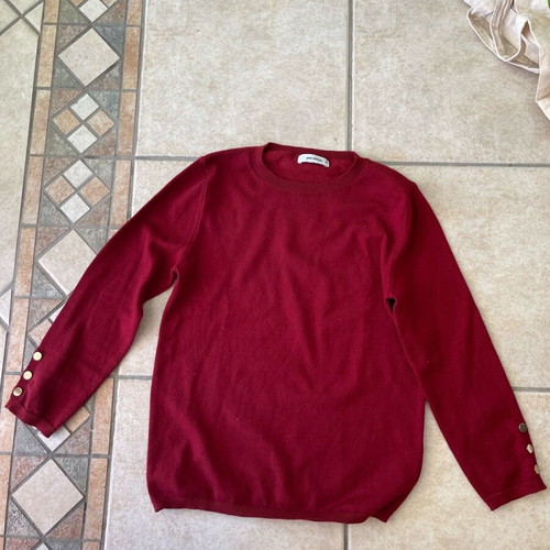 Pink Woman red-bordeaux sweater with gold details like new