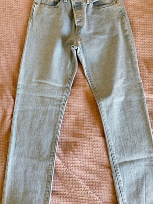 Levi’s 501 classic straight blue jeans, size W28 L32
