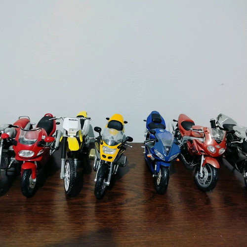 Collectible motorcycles like new, pack of 11 pieces
