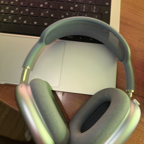 AirPods Max like new, bought April 2026