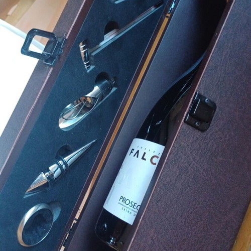 Wine box with leather cover and 5 tools, new