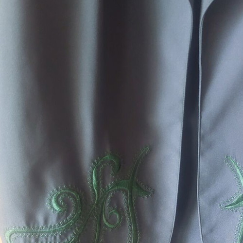 Vintage women's suit in green veraman color like new with embroidery