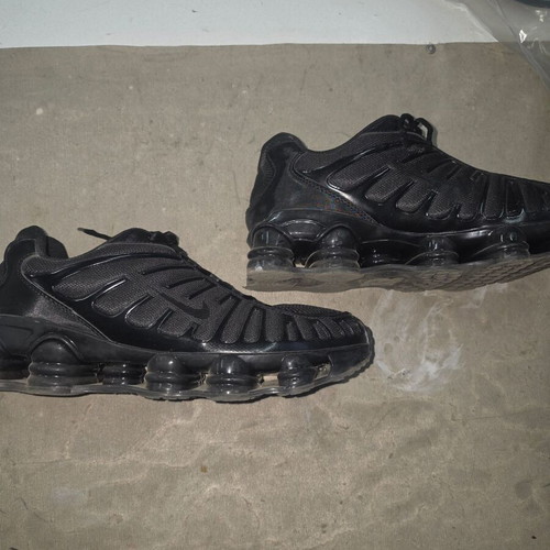 Athletic shoes size 45, like new