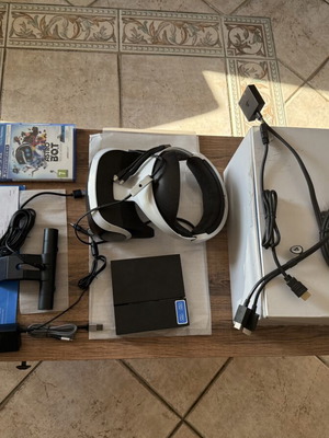 PlayStation VR (PS VR1) like new with Camera and Astro Bot game