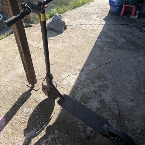 Mi Electric Scooter Pro 2 like new with charger and lock