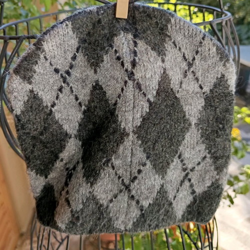 Zara wool hat unused with diamond pattern, black and gray