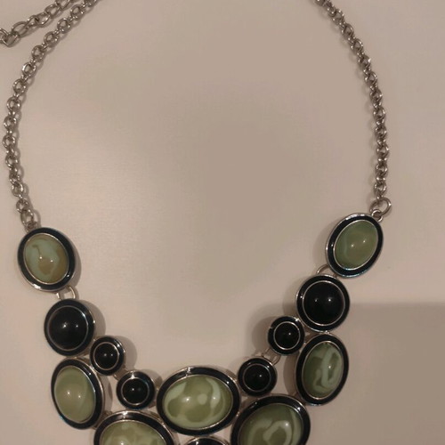 Necklace very impressive, like new, purchased in America