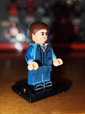 Φιγούρα Maxwell Lord σαν καινούργιο με βάση στήριξης