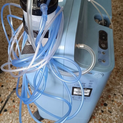 Philips Respironics EverFlo oxygen concentrator like new, 5lt
