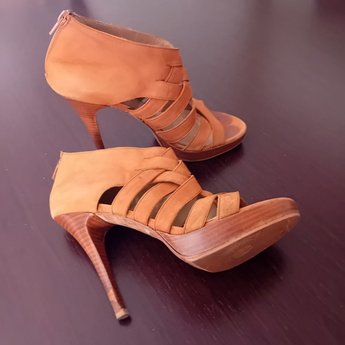 Stuart Weitzman Strappy Suede Heeled Sandals used, tan cognac, size 39