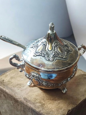 Silver-plated sugar bowl like new, Victorian style with floral motifs